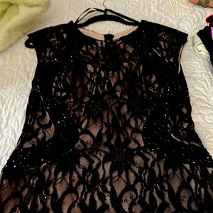 Simple but beautiful lace long dress (stretchy)